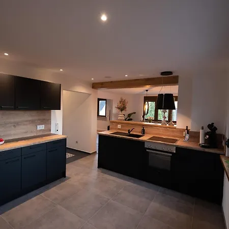 Eifellodge - Am Roten Sandberg 度假居 *